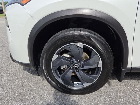 Used 2025 Nissan Rogue SV FWD image 3
