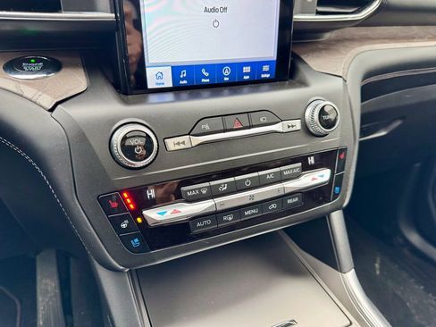 Certified 2020 Ford Explorer Platinum w/ Premium Technology Package image 26