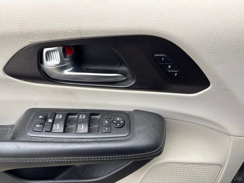 Used 2020 Chrysler Pacifica Limited FWD image 18