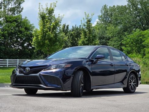 Used 2021 Toyota Camry SE w/ Cold Weather Package FWD image 25