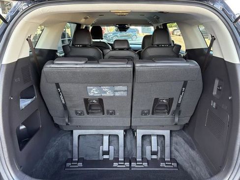 Used 2023 Kia Carnival LX image 34