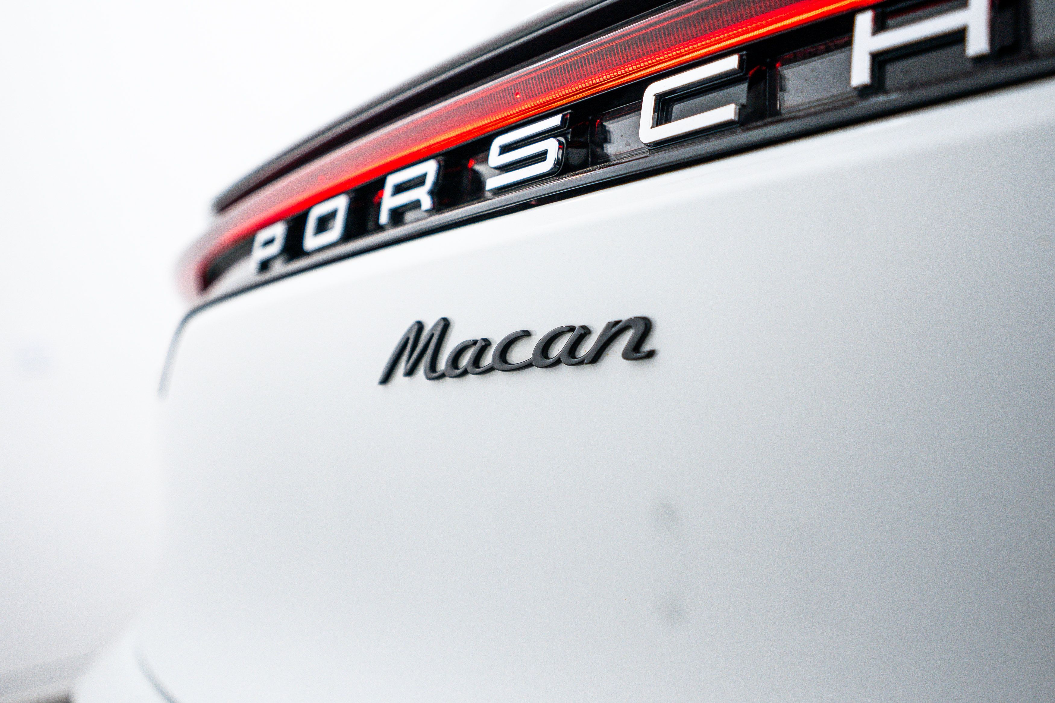 Certified 2026 Porsche Macan AWD/4WD image 27