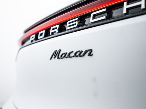Certified 2026 Porsche Macan image 27