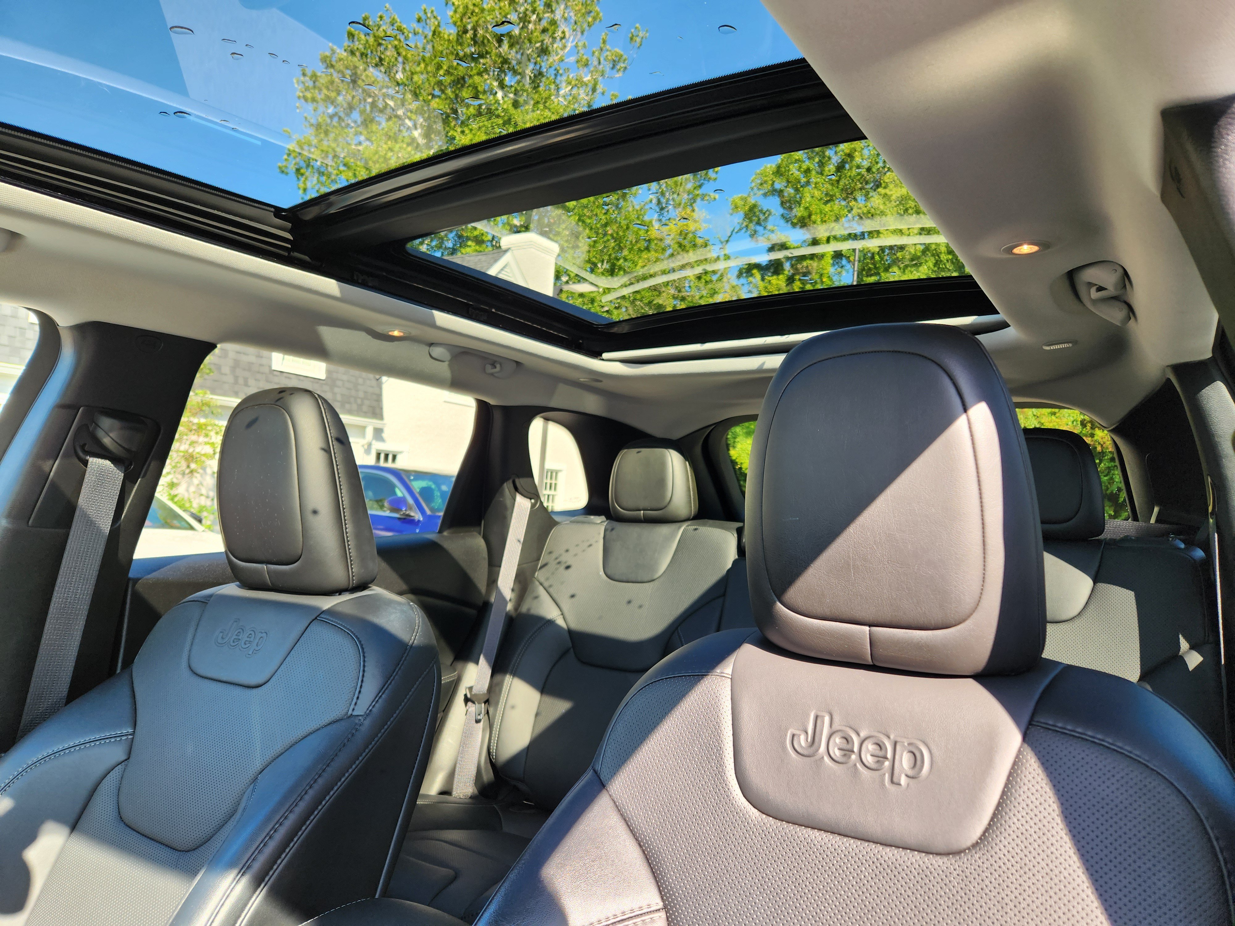 Used 2022 Jeep Cherokee Limited w/ Mopar Interior Package AWD/4WD image 12