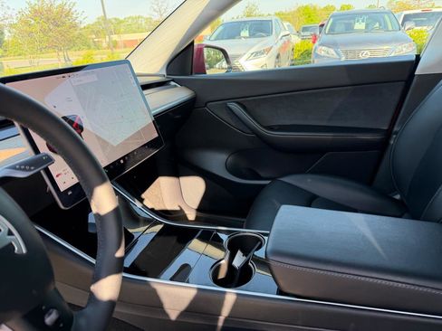 Used 2021 Tesla Model Y Long Range AWD/4WD image 8