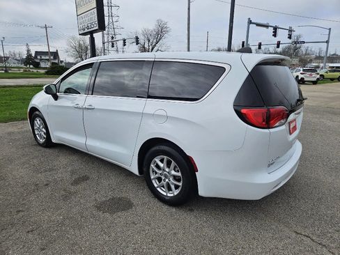 Used 2022 Chrysler Voyager LX FWD image 8
