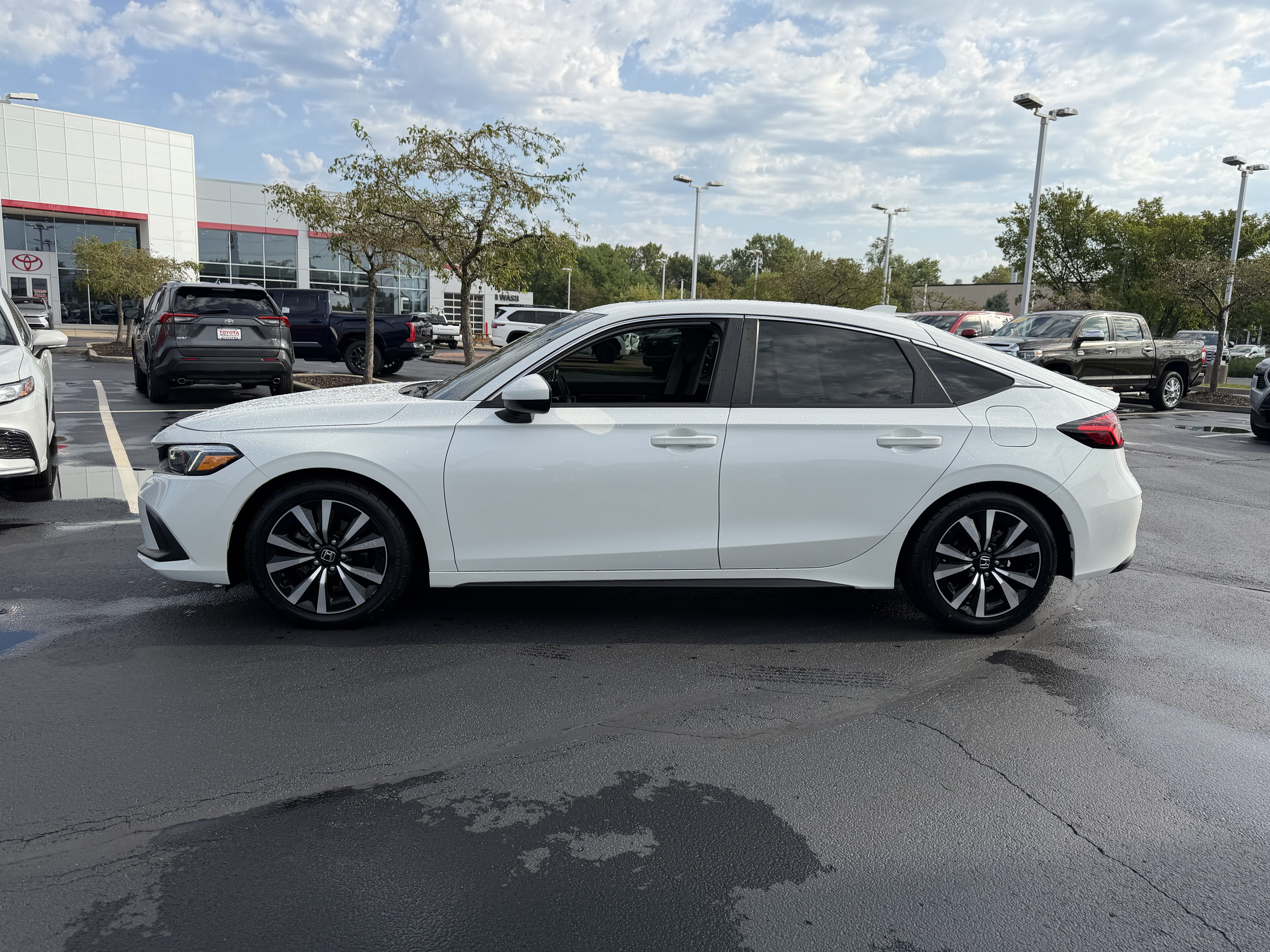 Used 2024 Honda Civic EX-L image 4