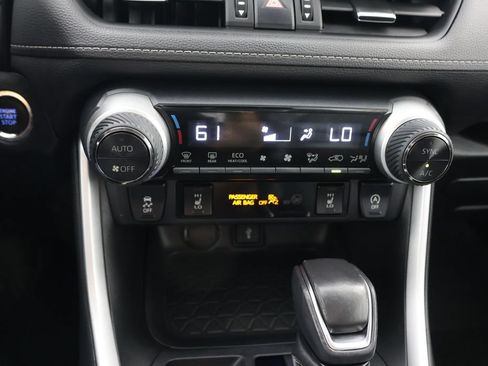 Used 2022 Toyota RAV4 XLE Premium AWD/4WD image 15