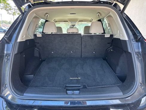 Used 2025 Nissan Rogue SV AWD/4WD image 8