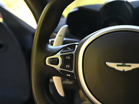 Used 2020 Aston Martin V8 Vantage Coupe RWD image 37