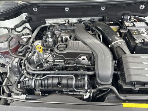 New 2024 Volkswagen Taos SE image 15