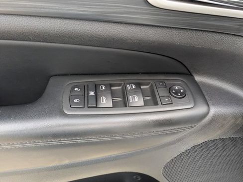 Used 2020 Jeep Grand Cherokee Altitude AWD/4WD image 22