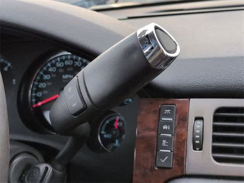 Used 2013 Chevrolet Avalanche LTZ image 31