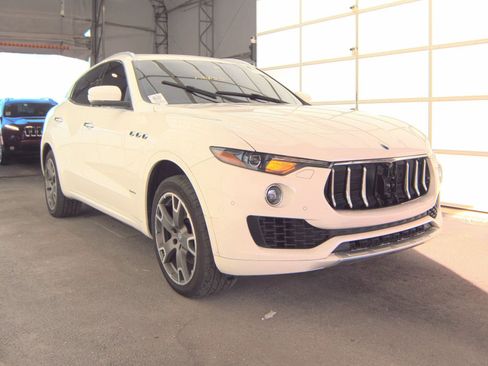 Used 2018 Maserati Levante GranLusso image 4
