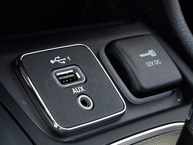 Used 2022 Jeep Cherokee Trailhawk AWD/4WD image 24