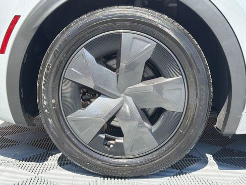Used 2025 Toyota Prius LE FWD image 19