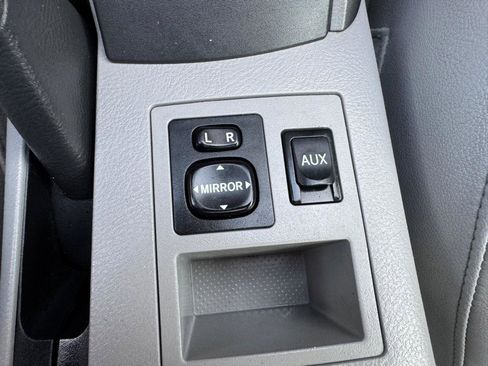 Used 2011 Toyota RAV4 Limited w/ Limited Extra Value Pkg AWD/4WD image 36