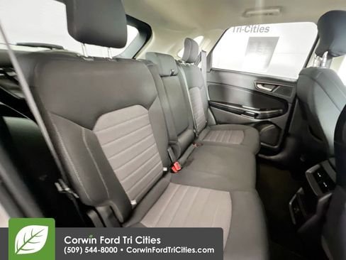 Used 2017 Ford Edge SE w/ Cargo Accessory Package image 16