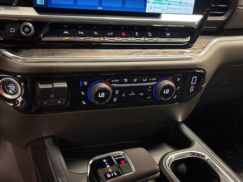 Used 2025 Chevrolet Silverado 1500 LTZ AWD/4WD image 43