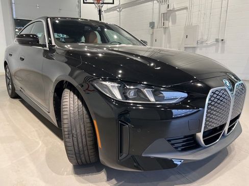 Used 2025 BMW i4 xDrive40i image 3