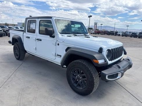 Certified 2025 Jeep Gladiator Sport AWD/4WD image 5