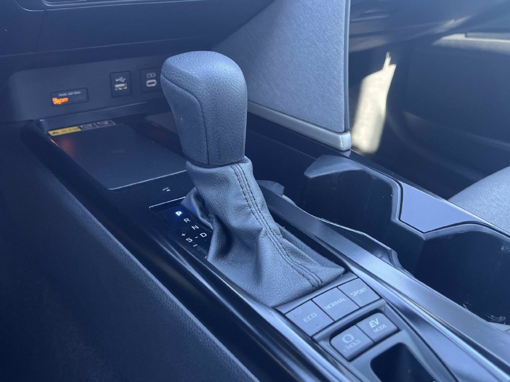 Used 2025 Toyota Camry LE w/ Convenience Package FWD image 40