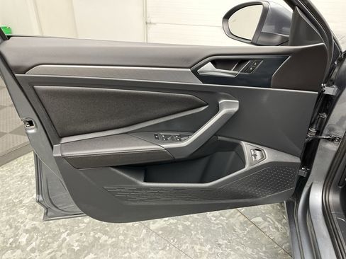 Used 2024 Volkswagen Jetta SE w/ Panoramic Sunroof Package image 8