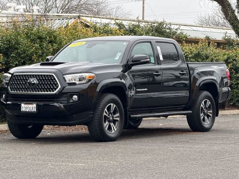 Used 2019 Toyota Tacoma TRD Sport image 7