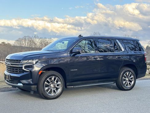 Used 2022 Chevrolet Tahoe LT w/ Luxury Package AWD/4WD image 13