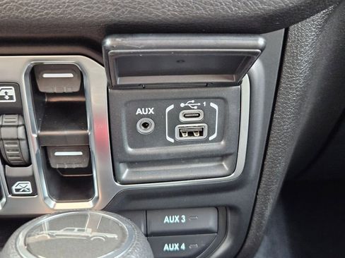 New 2025 Jeep Gladiator Sport AWD/4WD image 29