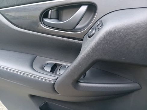 Used 2020 Nissan Rogue S AWD/4WD image 16
