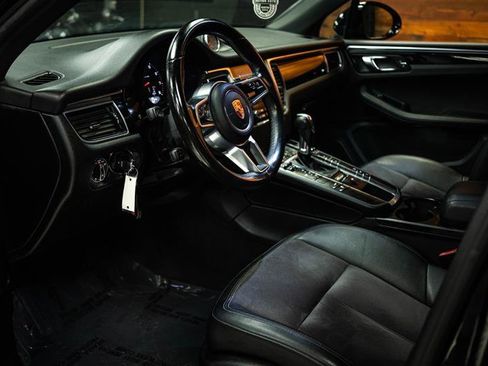 Used 2018 Porsche Macan AWD/4WD image 8