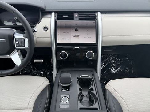 New 2026 Land Rover Discovery Limited Edition AWD/4WD image 15