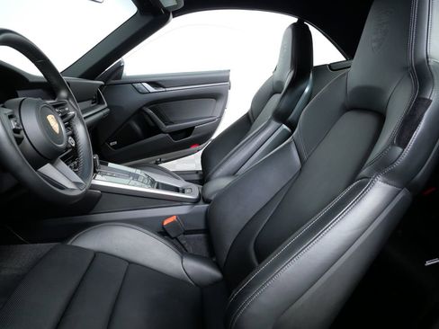 Certified 2022 Porsche 911 Carrera 4S image 4