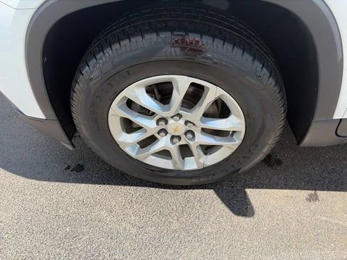 Used 2021 Chevrolet Traverse LS AWD/4WD image 45
