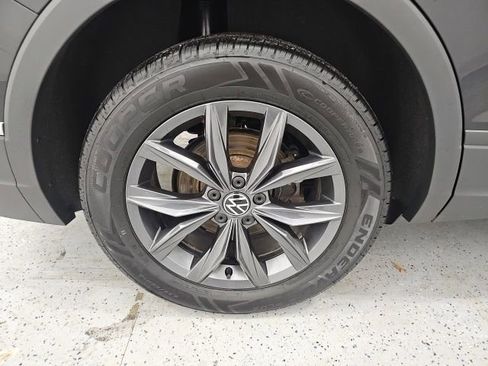 Used 2023 Volkswagen Tiguan SE w/ Panoramic Sunroof Package image 7