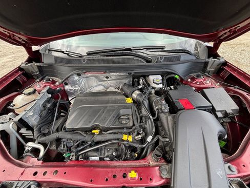 Used 2025 Chevrolet Trax LT image 32