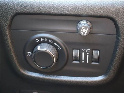 Used 2024 Jeep Grand Cherokee Altitude AWD/4WD image 16
