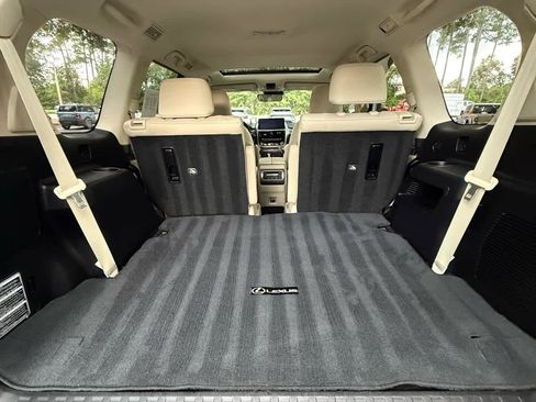 Used 2023 Lexus GX 460 Premium w/ Accessory Package AWD/4WD image 16
