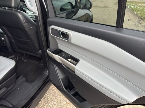 Used 2021 Ford Explorer XLT w/ XLT Sport Appearance Package image 37