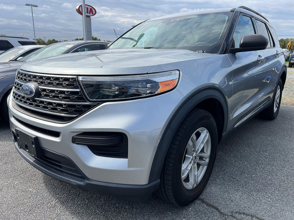 Used 2022 Ford Explorer XLT AWD/4WD image 2