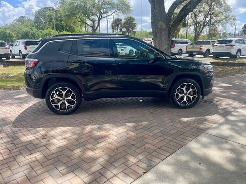 Used 2025 Jeep Compass Limited AWD/4WD image 7