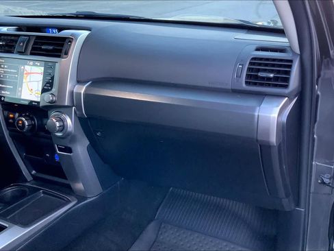 Used 2022 Toyota 4Runner SR5 Premium image 18