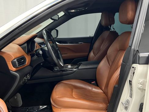 Used 2020 Maserati Levante Base image 15