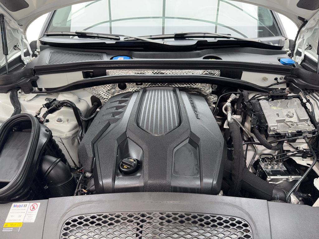 Used 2022 Porsche Macan AWD/4WD image 34