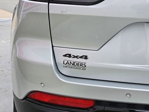 Used 2024 Jeep Grand Cherokee Altitude image 31