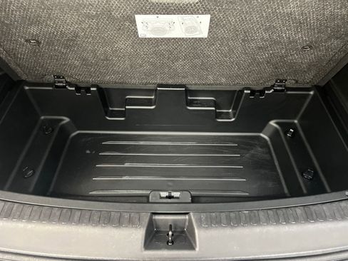 Used 2025 GMC Acadia Elevation image 42