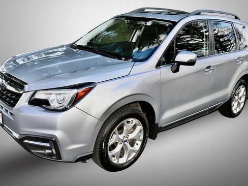 Used 2018 Subaru Forester 2.5i Touring w/ Popular Package #2 AWD/4WD image 3