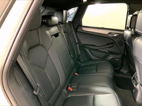 Used 2026 Porsche Macan AWD/4WD image 19