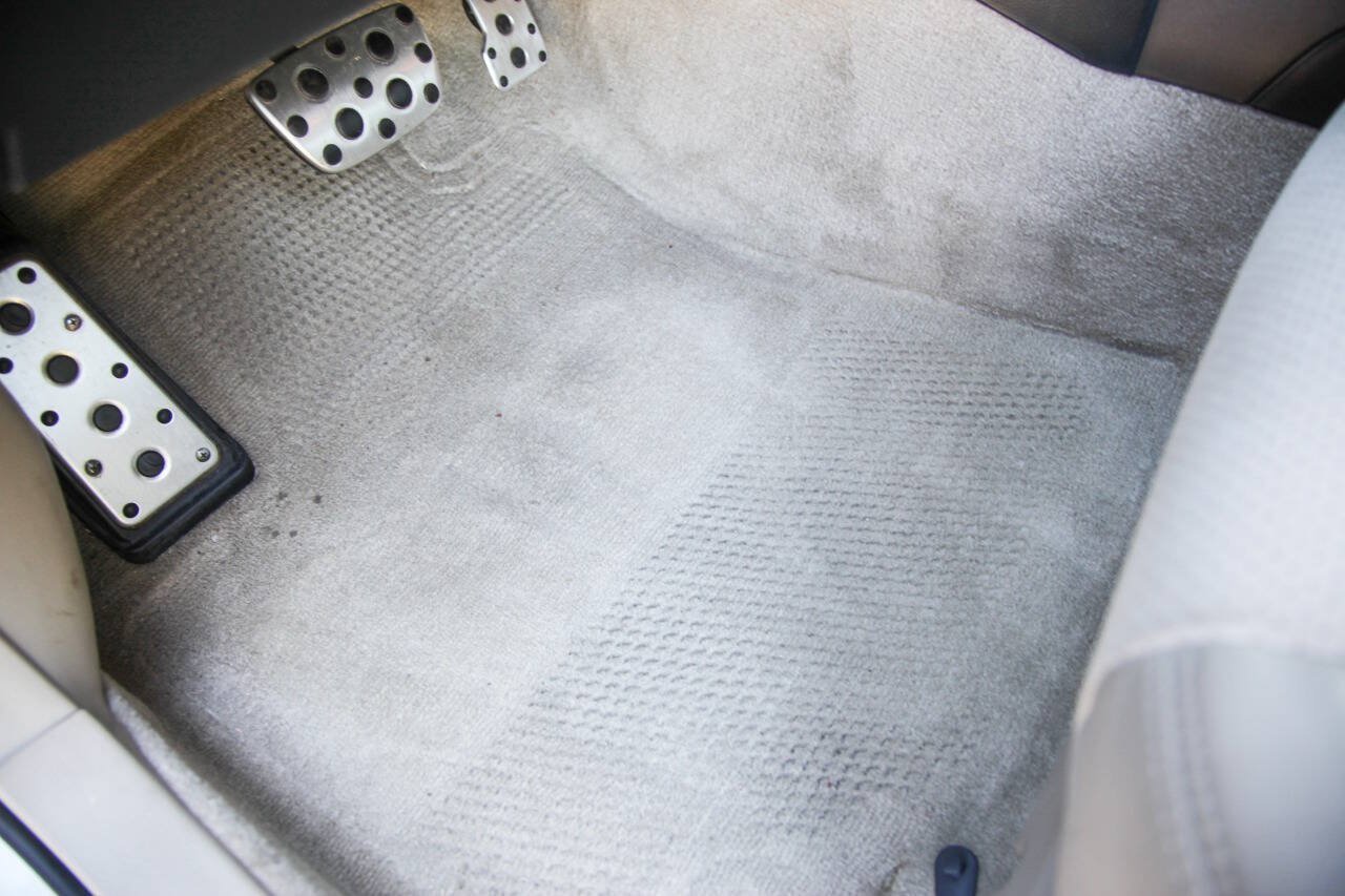 Used 2001 Lexus IS 300 w/ Leather Trim Pkg RWD image 37